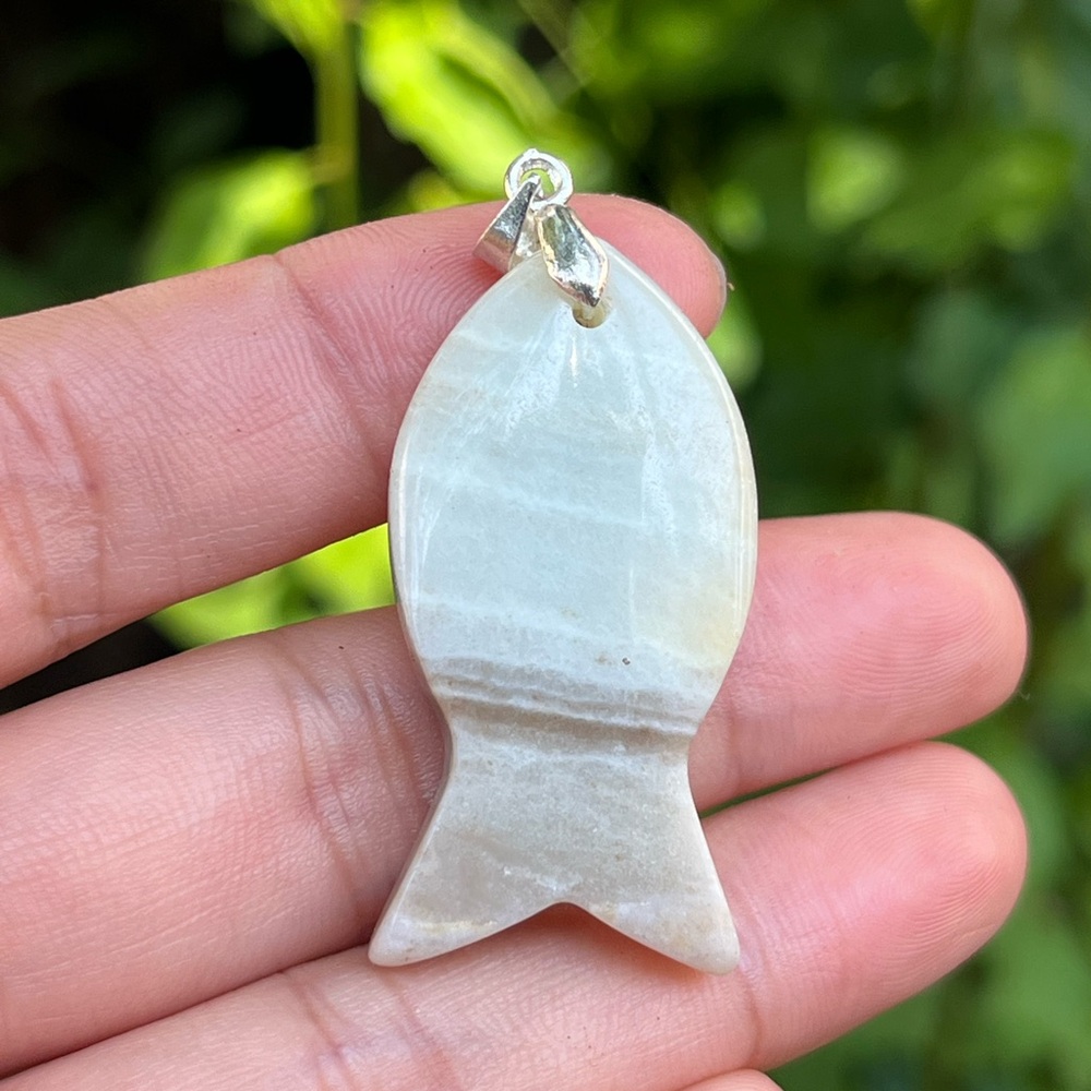 Sterling silver 925 stamped Caribbean‎ calcite fish pendant 1436
